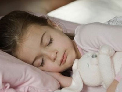 Ο ρόλος της διατροφής για τον βραδινό ύπνο του παιδιού